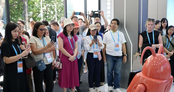 亚太各界在大连共议<em>电动</em><em>汽车</em>充电标准协同
