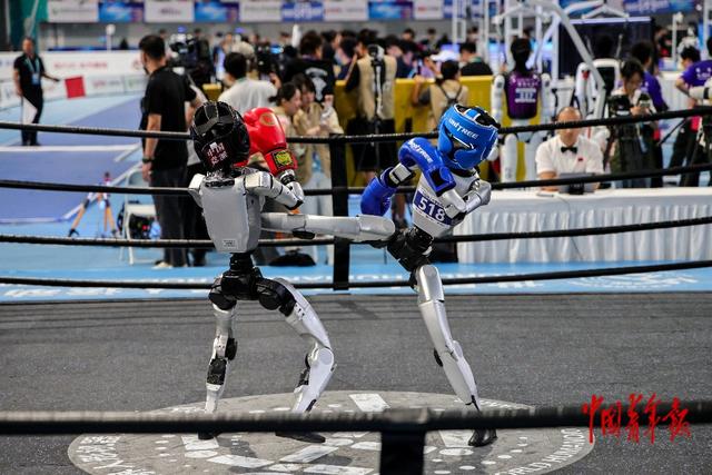 太极、足球、搏击齐上阵 第二届世界人形机器人运动会精彩不断_新浪财经_新浪网