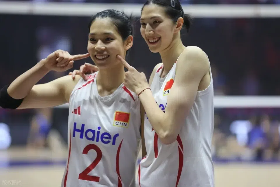 中国女排创一纪录，51年21届亚锦赛届届进四强，亚洲女队唯一