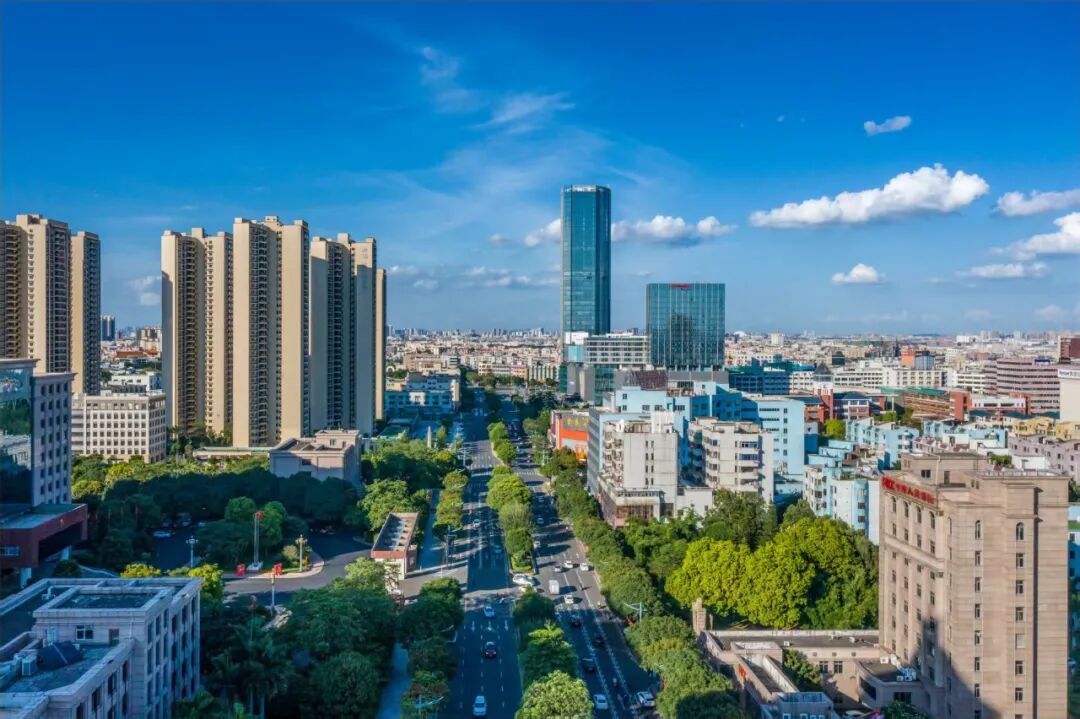 小榄镇将对标深圳等先进城市，加快建设市场化、法治化、国际化一流营商环境。