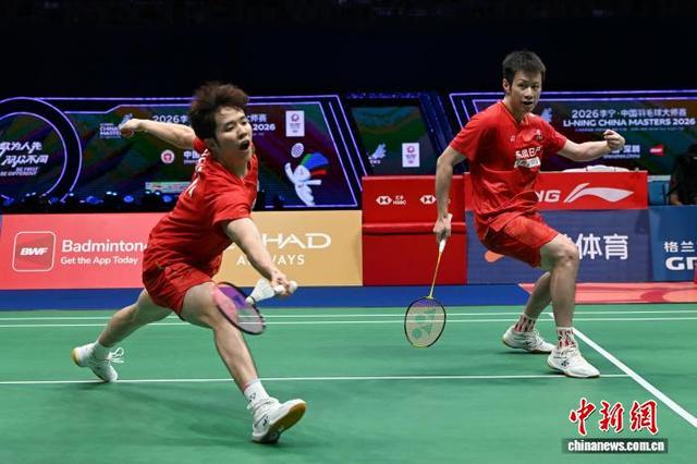 图为任翔宇（右）、何济霆在比赛中。中新社记者 陈骥旻 摄