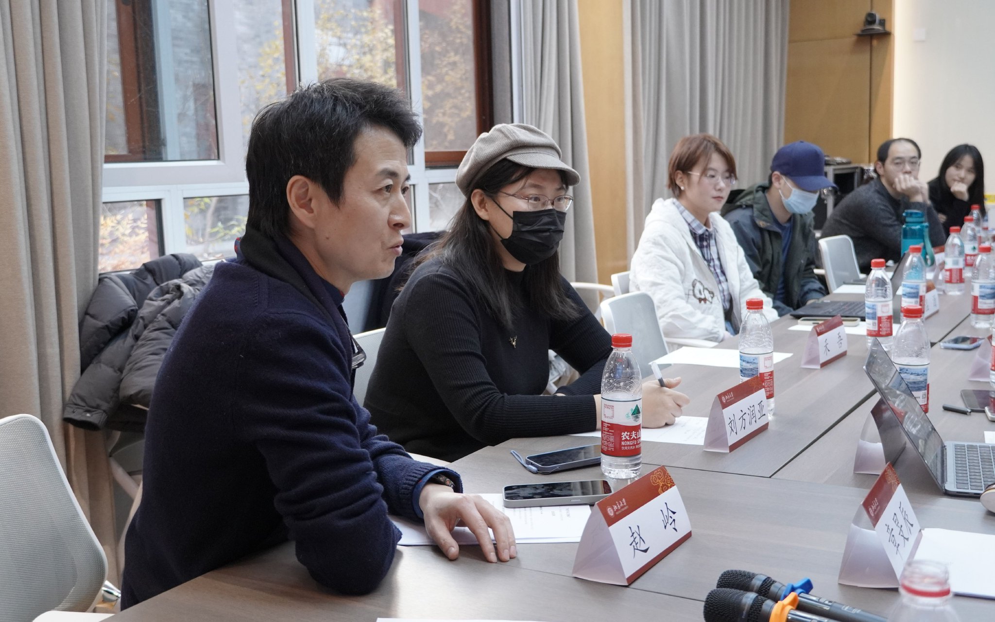 趙嶺參與北京大學燕語配音社的工作坊，與學生和創作者進行討論。受訪者供圖