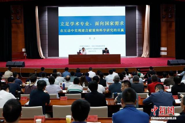 无党派人士樊杰受邀分享参政议政经验。韩海丹 摄