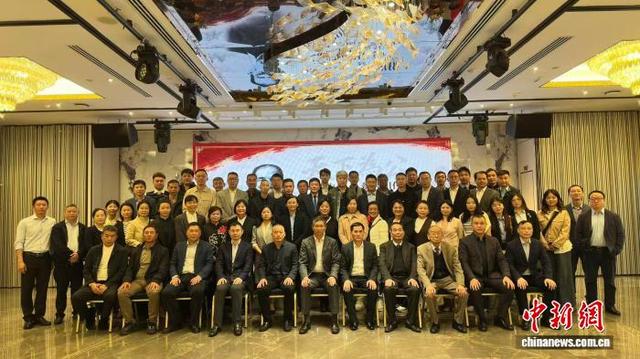 与会代表合影。郑倩摄