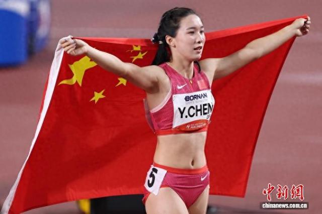 9月25日，在2026爱知.名古屋亚运会田径女子百米决赛中，中国选手陈妤颉以11秒06摘得金牌。 中新社记者 富田 摄
