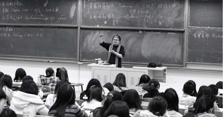 网友扒出刘欢退休时仍是副教授，因为科研成果不够，是这样吗？他曾把精力集中于教学，有听过课的同学讲讲吗？