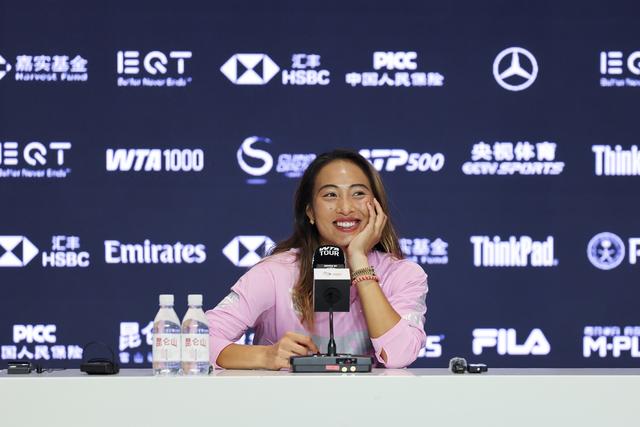 Zheng Qinwen Battles Past Bouzkova to Reach China Open Last 16