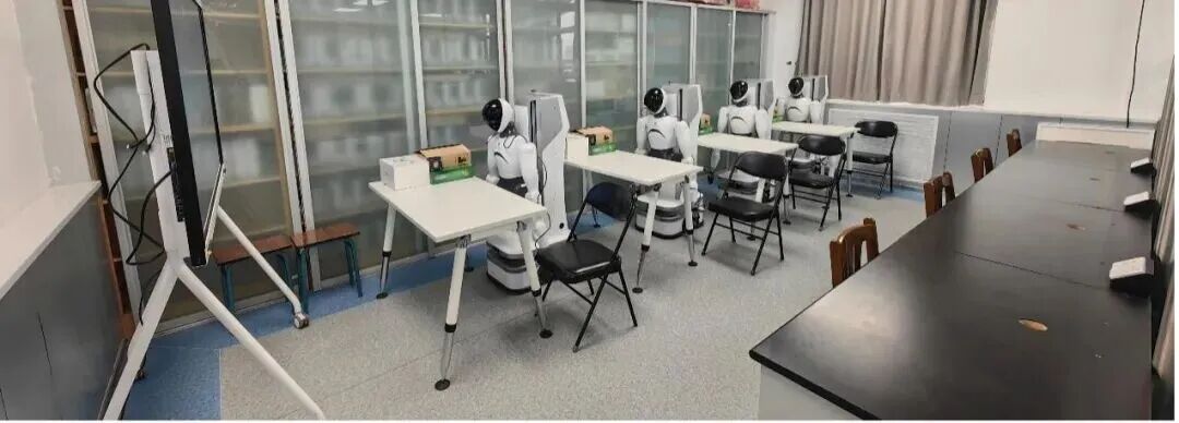 清华大学电子工程系与智元共建的具身智能教学实验室