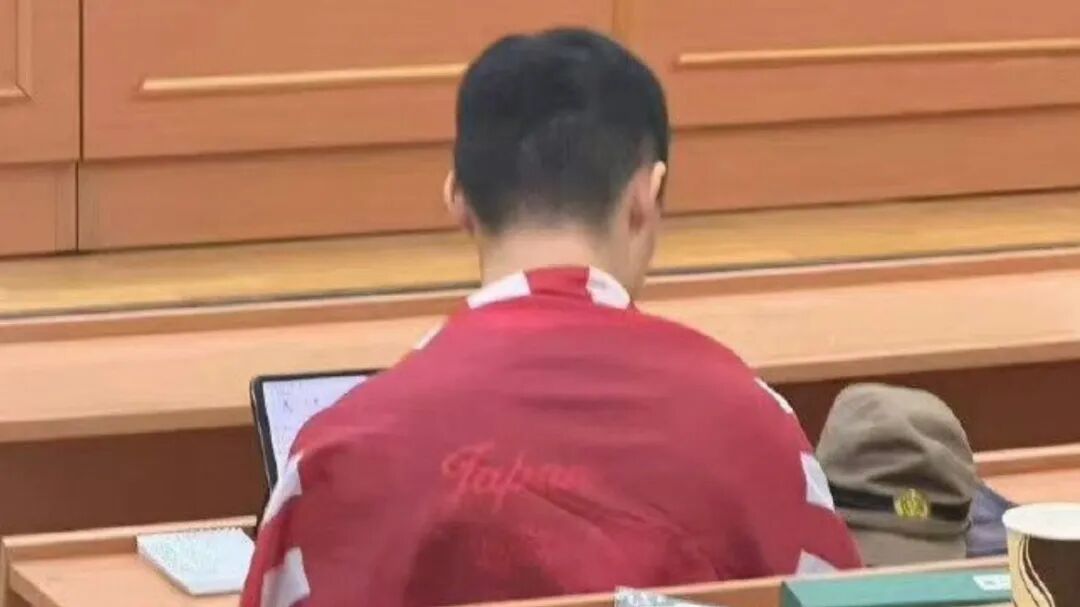 莫斯科大学回应学生身披旭日旗