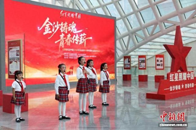 图为活动行走式沉浸观展现场。主办方 供图