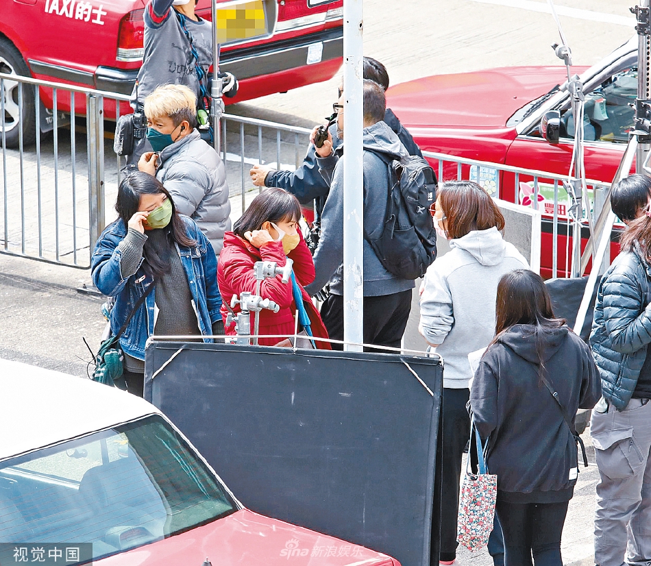 组图：儿子新冠痊愈后胡杏儿专心拍剧《狮子山下情》路透曝光第4张图片