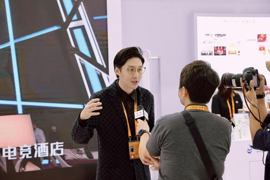 当红齐天集团董事长齐笑接受cctv采访