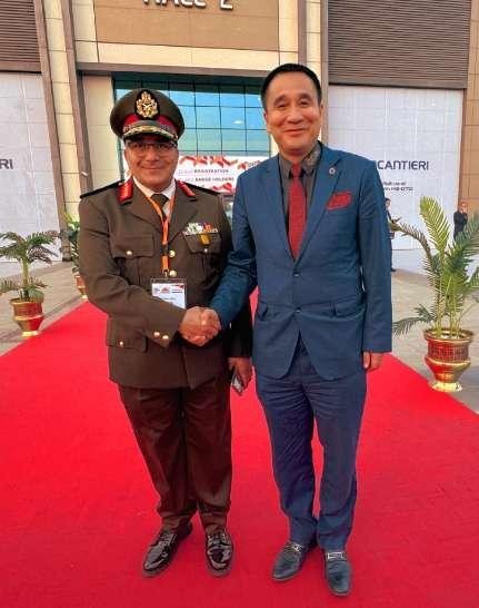 华国中与埃及国防部部长助理将军