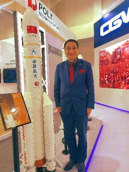 华国中主席在中国航天展区格外自豪