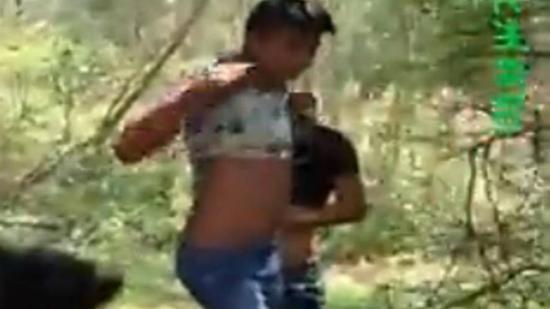 广东多名男子持关公刀抢80斤荔枝 发朋友圈炫耀