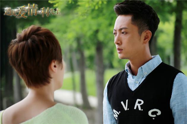 贾景晖饰纪振宇