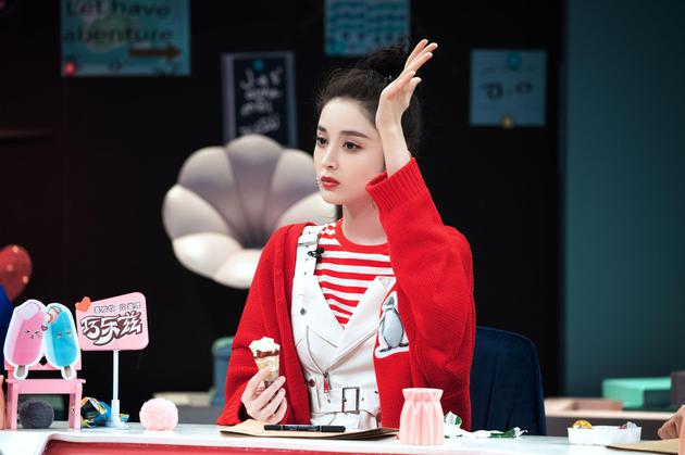 娜扎谈恋爱观:我想要很多爱情 但必须要有事业