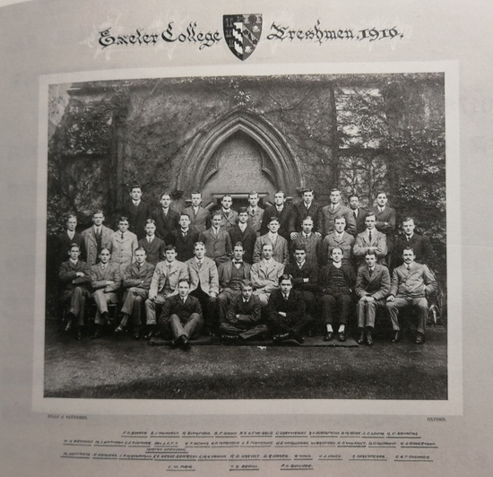 1910年，牛津第一位正式攻读学位的中国学生梁联朝（最后一排右二）