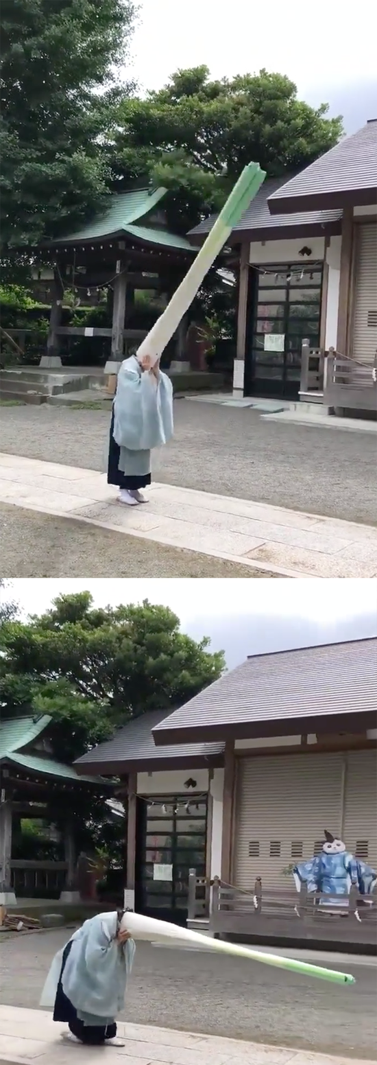 日本神职人员扮大葱祈福