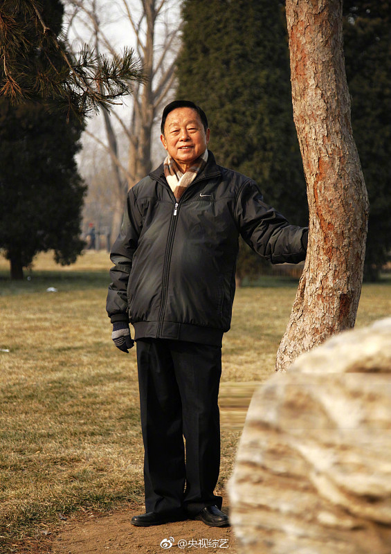 央视首届春晚总导演黄一鹤去世 享年85岁