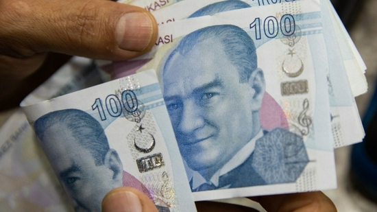 土耳其里拉兑美元汇率跌破14，自10月底以来下跌30%