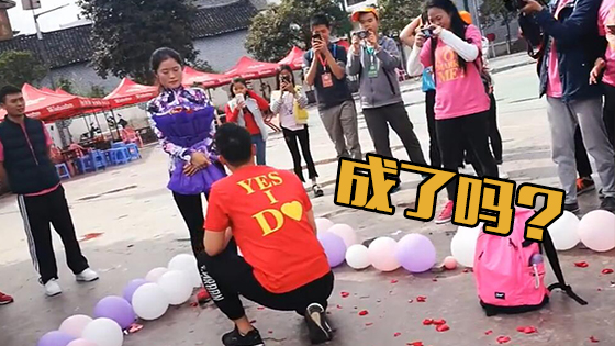 男子在终点准备求婚 结果女友跑错道