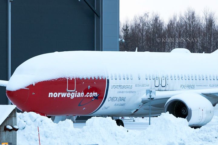 2 / 4 奥斯陆加勒穆恩机场,民航客机除冰作业.