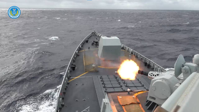 东部战区位台岛以东海空域开展对海突击、区域制空、搜潜反潜等科目演练