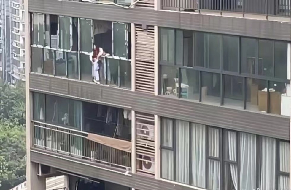 十年暗恋终成糖，合租屋里的双向奔赴