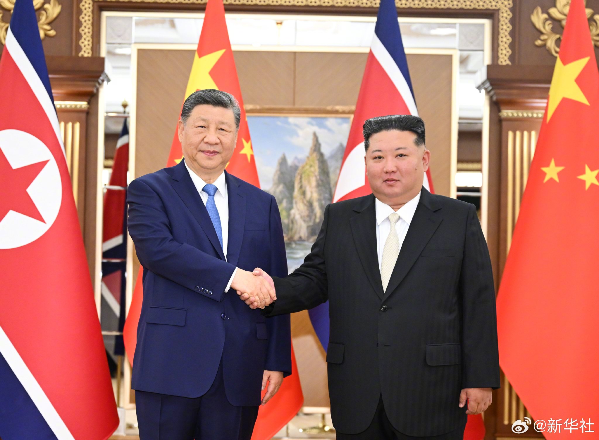 习近平同金正恩会谈高清大图