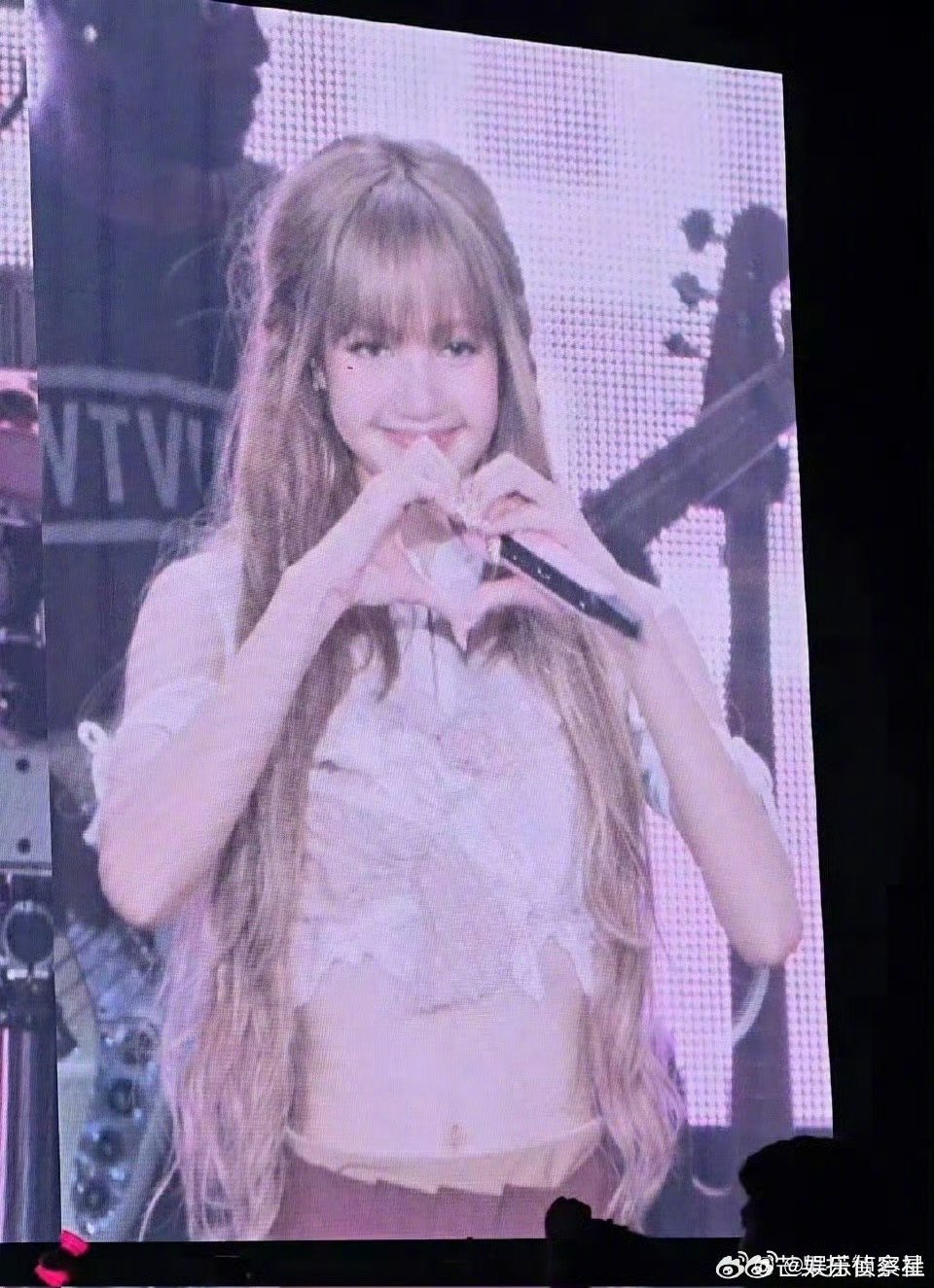 Lisa舞台表演引热议