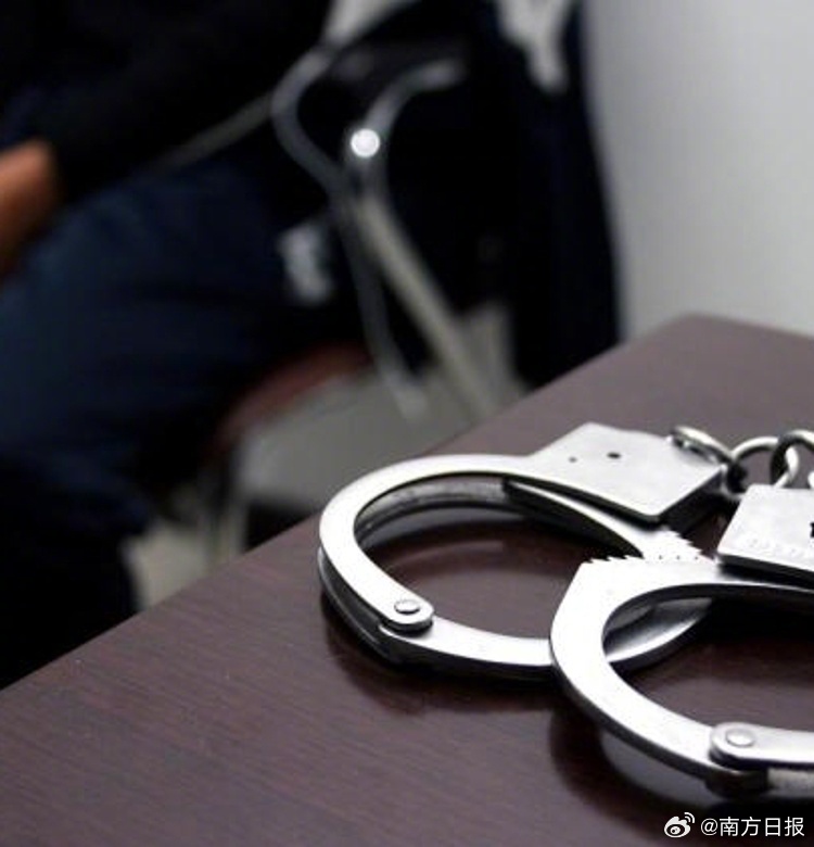 香港中环发生劫案，4人持刀抢走10亿日元现金（折算约4500万元人民币）