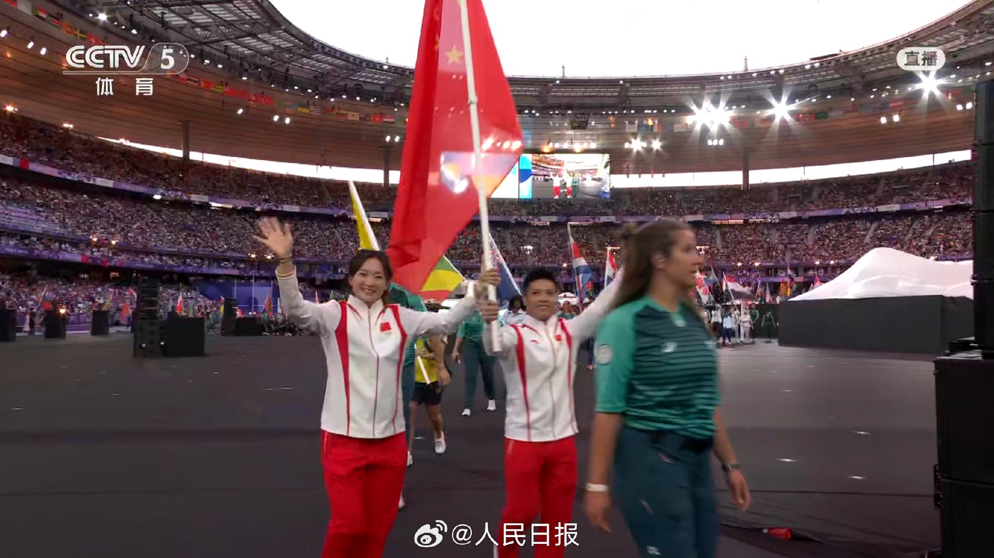 中国队旗手入场_新浪新闻