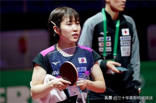 日本平野美宇祝贺刘诗雯夺冠:2017亚锦赛我夺