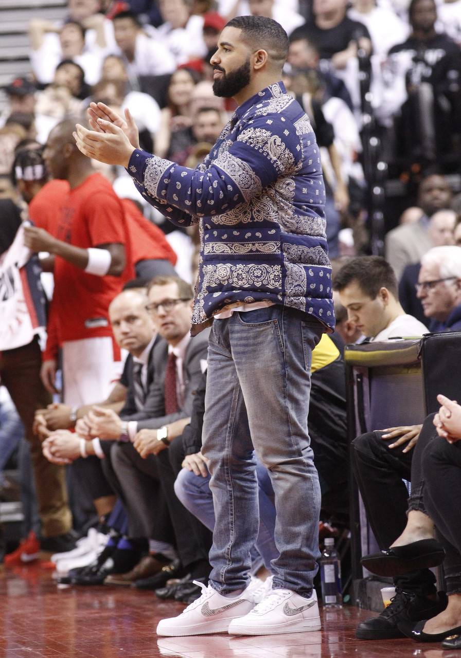 今日图集:多伦多猛龙的代言人!歌手drake