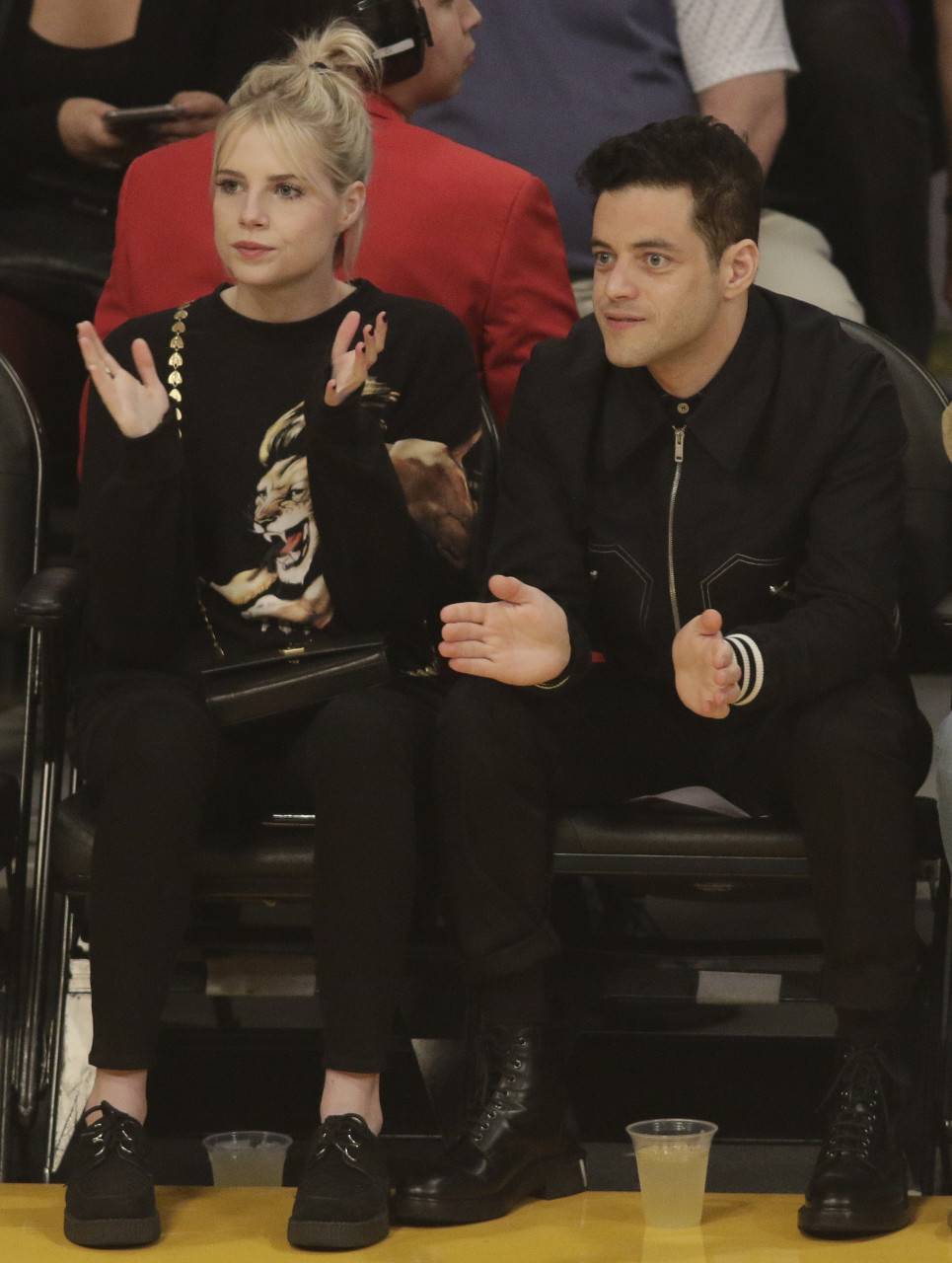 每日图集:什么是绝美!露西-宝通携男友观战湖人_手机新浪网