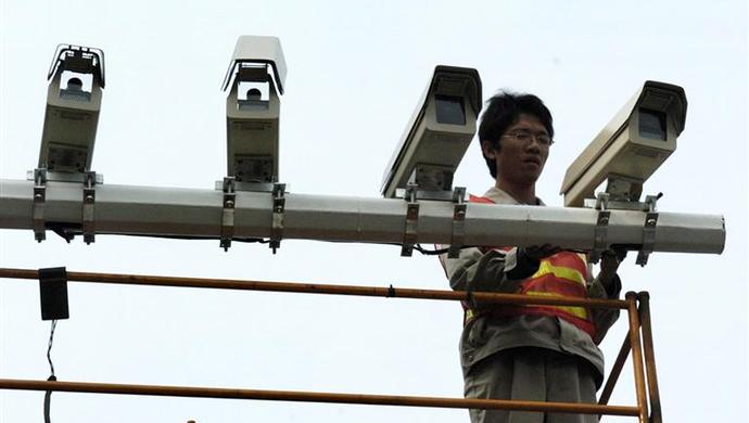 上海已建成300余套复合型电子警察,最牛设备可同时抓拍13种交通违法