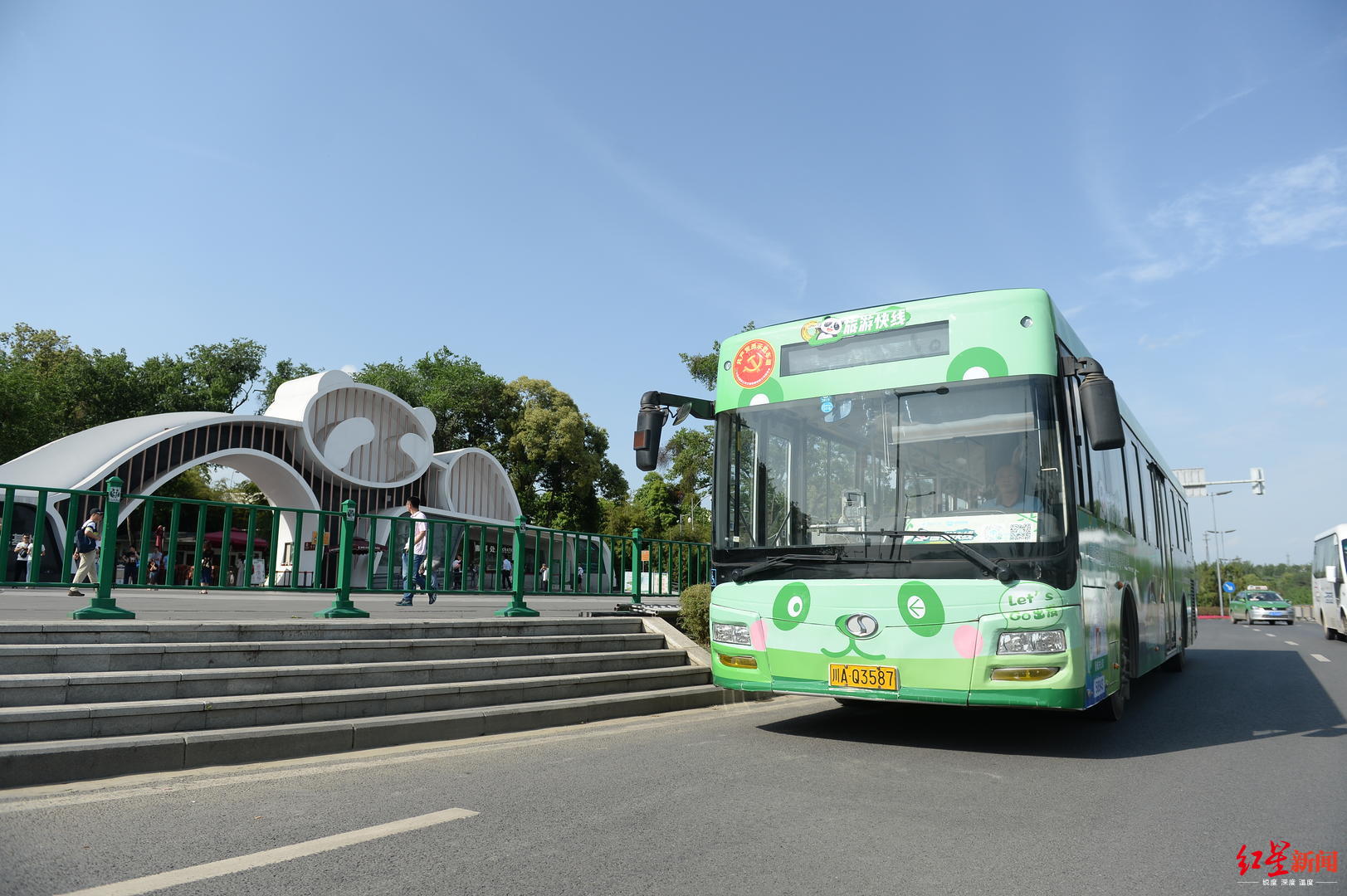 成都公交熊猫快线5月1日开通记者试乘全程约1小时