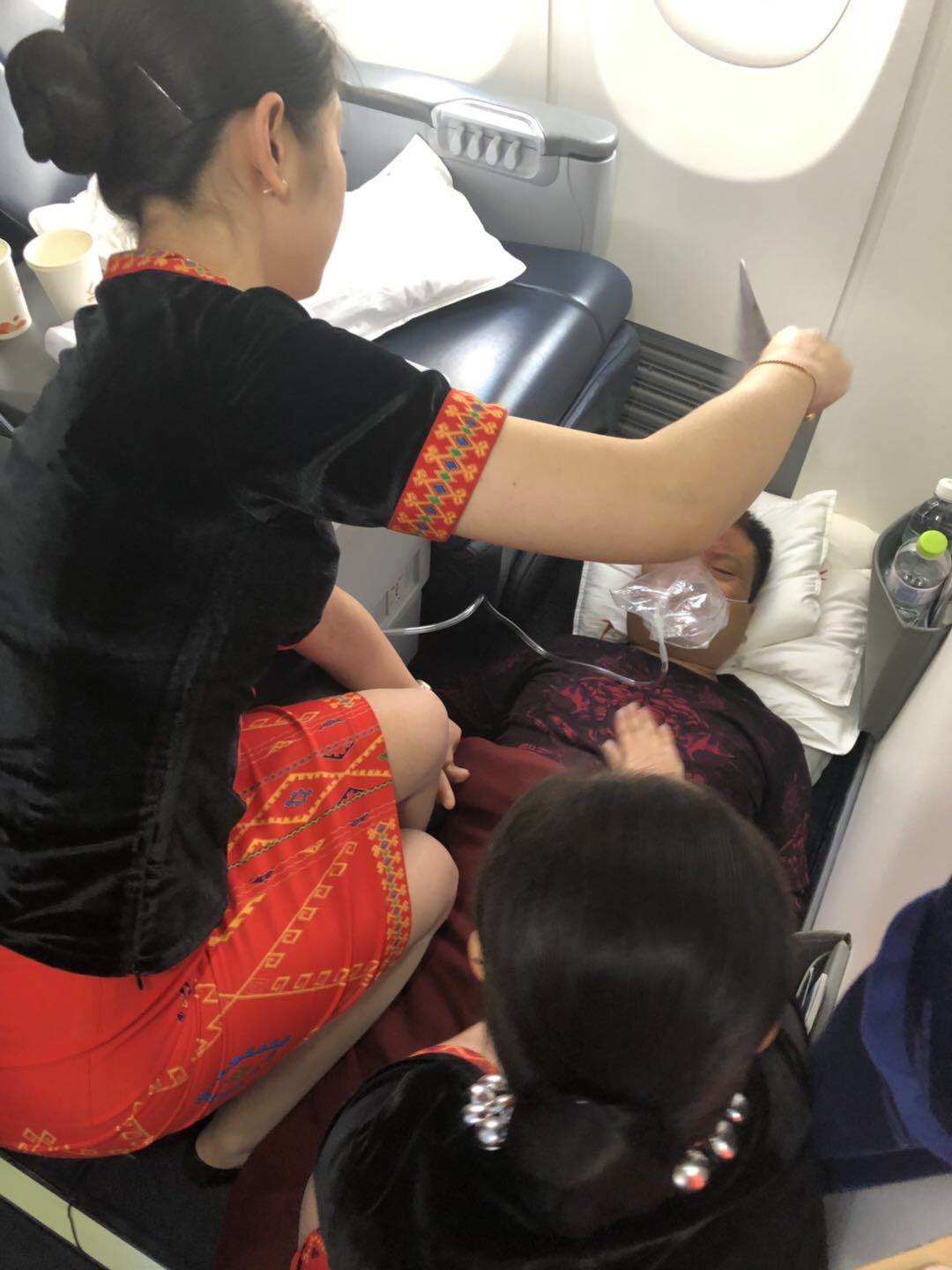 旅客突发疾病 瑞丽航空客舱总动员客舱急救