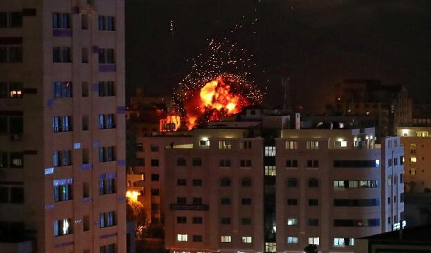 巴以昼夜激战致11人死亡，以色列总理下令继续大规模袭击加沙。（图源：路透社）