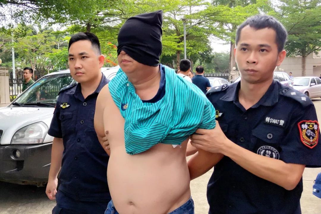 涉黑村支书等人落网警方收缴180箱名酒3只象牙