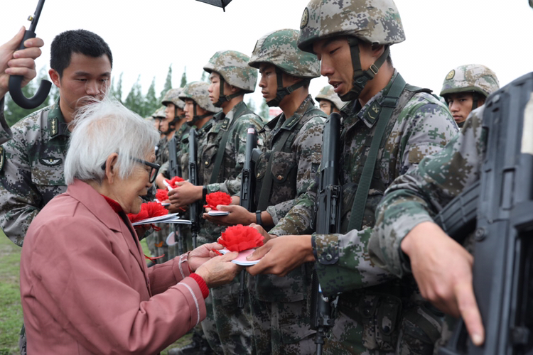 5月6日下午,微风轻起,细雨淅沥,四川德阳什邡市师古镇九里埂第七十七