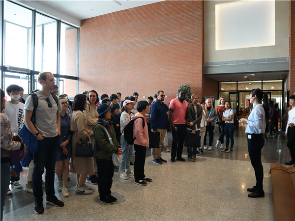 东北大学留学生参观浑南校区 手机新浪网 东北大学留学生参观浑南校区 手机新浪网