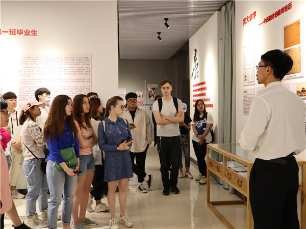 东北大学留学生参观浑南校区 手机新浪网 东北大学留学生参观浑南校区 手机新浪网