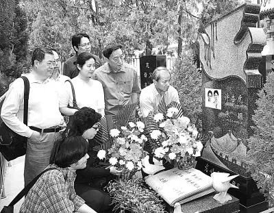 许杏虎、朱颖于八宝山公墓的墓碑 图源：光明日报