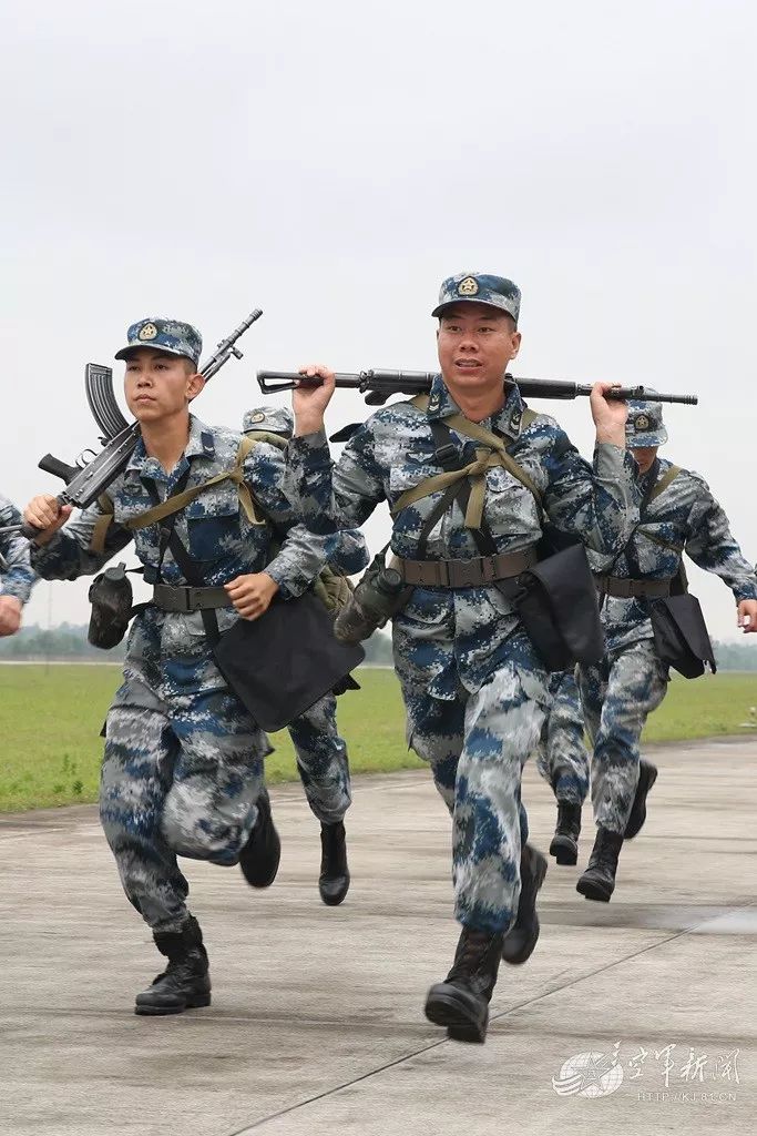 代理排长爱较真敢批评为何民主测评却连年优秀