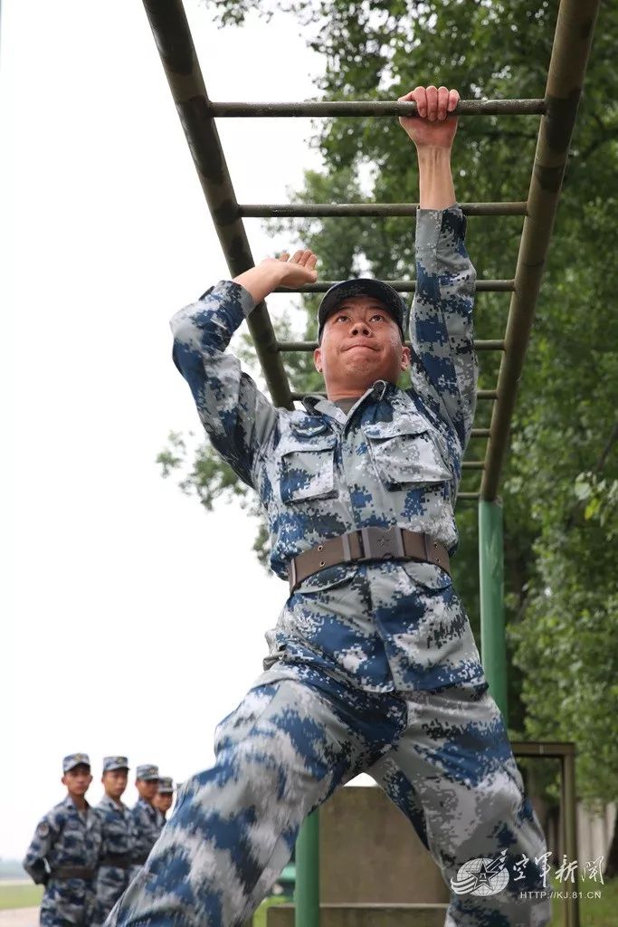 代理排长爱较真敢批评为何民主测评却连年优秀