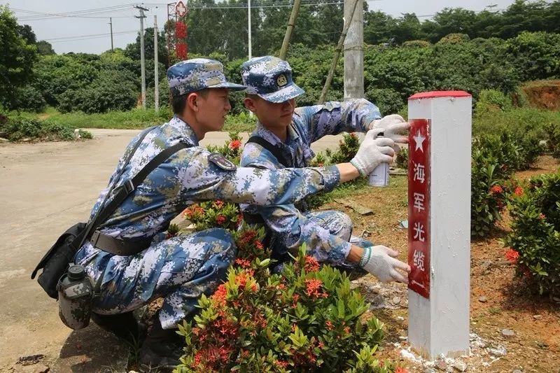 军民一线牵南海舰队某通信团与驻地政府开展国防光缆维护宣传活动
