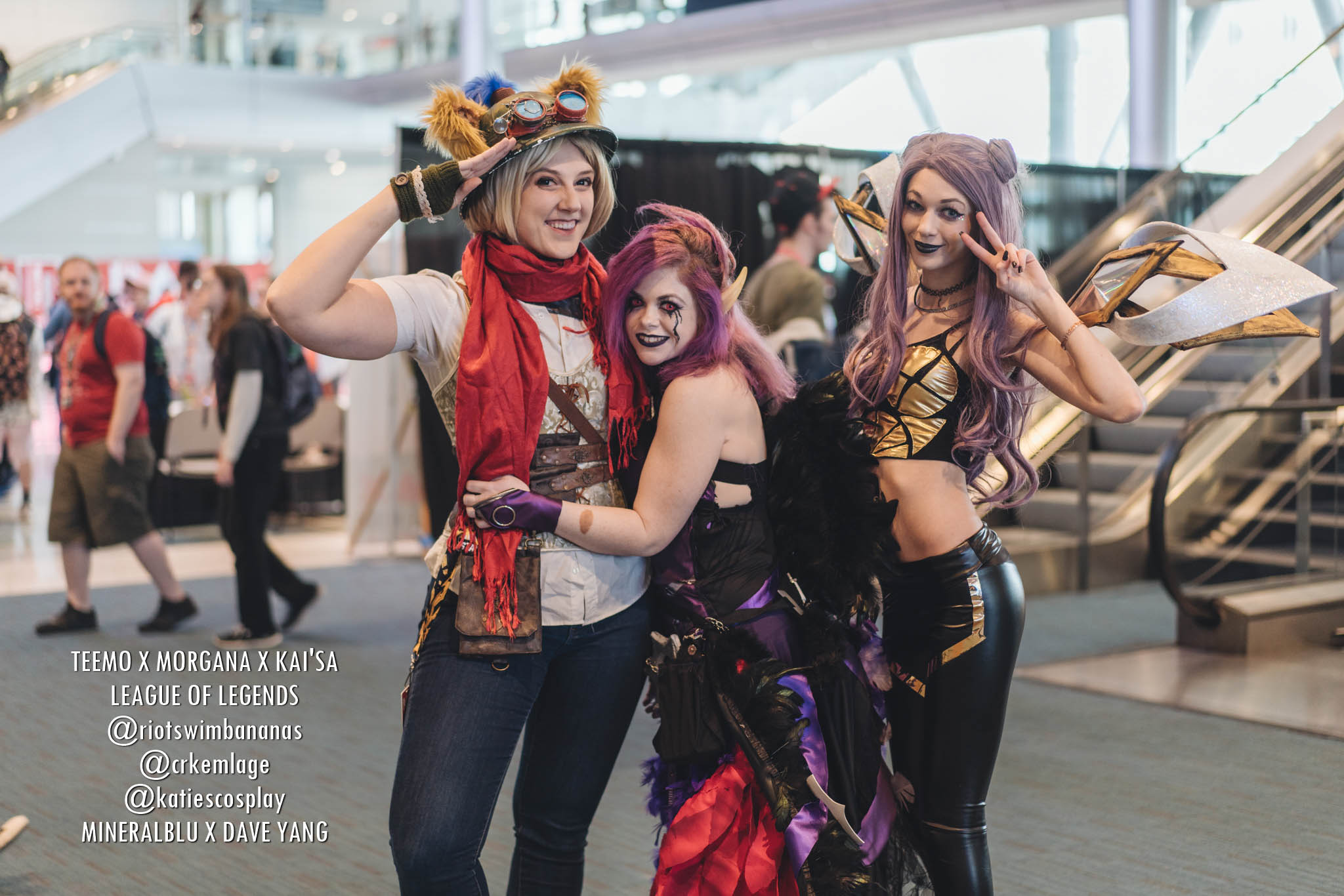 paxeastcos展会现场美图性感小姐姐展示独特魅力