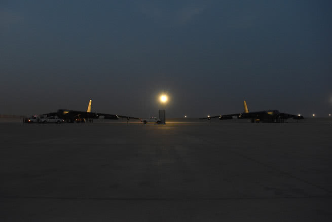 抵达卡塔尔的B-52H轰炸机部队